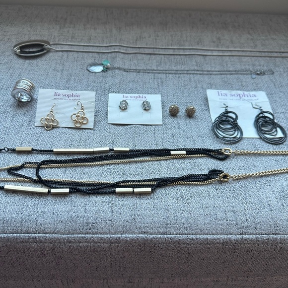 Lia Sophia Jewelry Brand New never worn / 3 Necklaces, 4 Earrings and 1 Ring - Picture 2 of 3